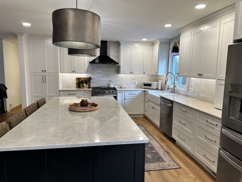 white and black farmhouse kitchen